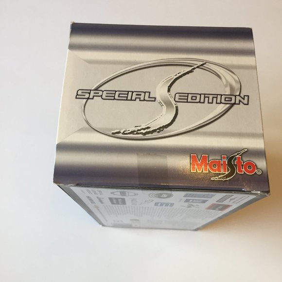 Maisto 1965 Shelby Cobra 427 1:24 Scale Special Edition Die-Cast Replica Car - Picture 5 of 7